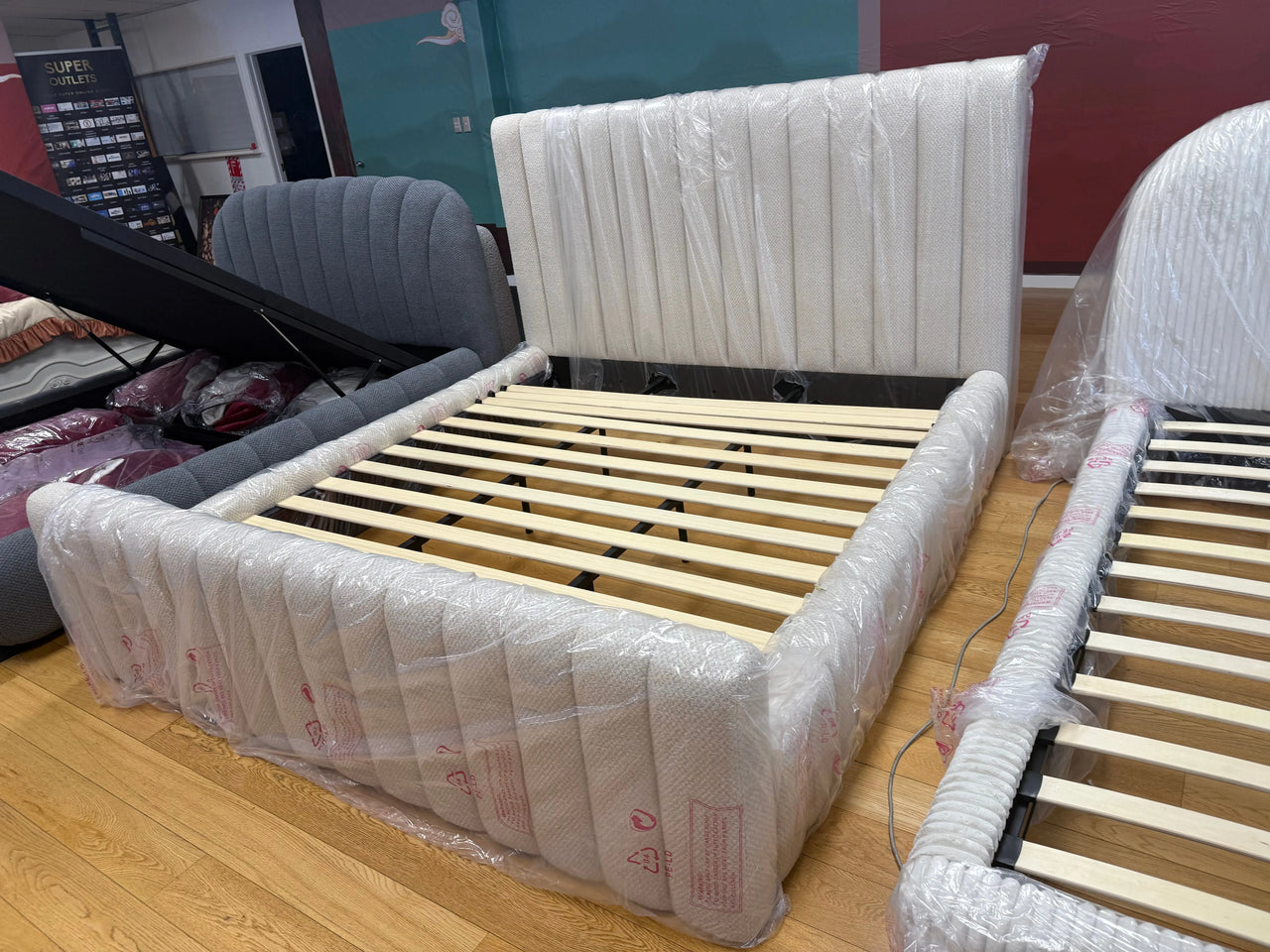 ZX-1295 Modern Upholstered Bed Frame Heyday furniture