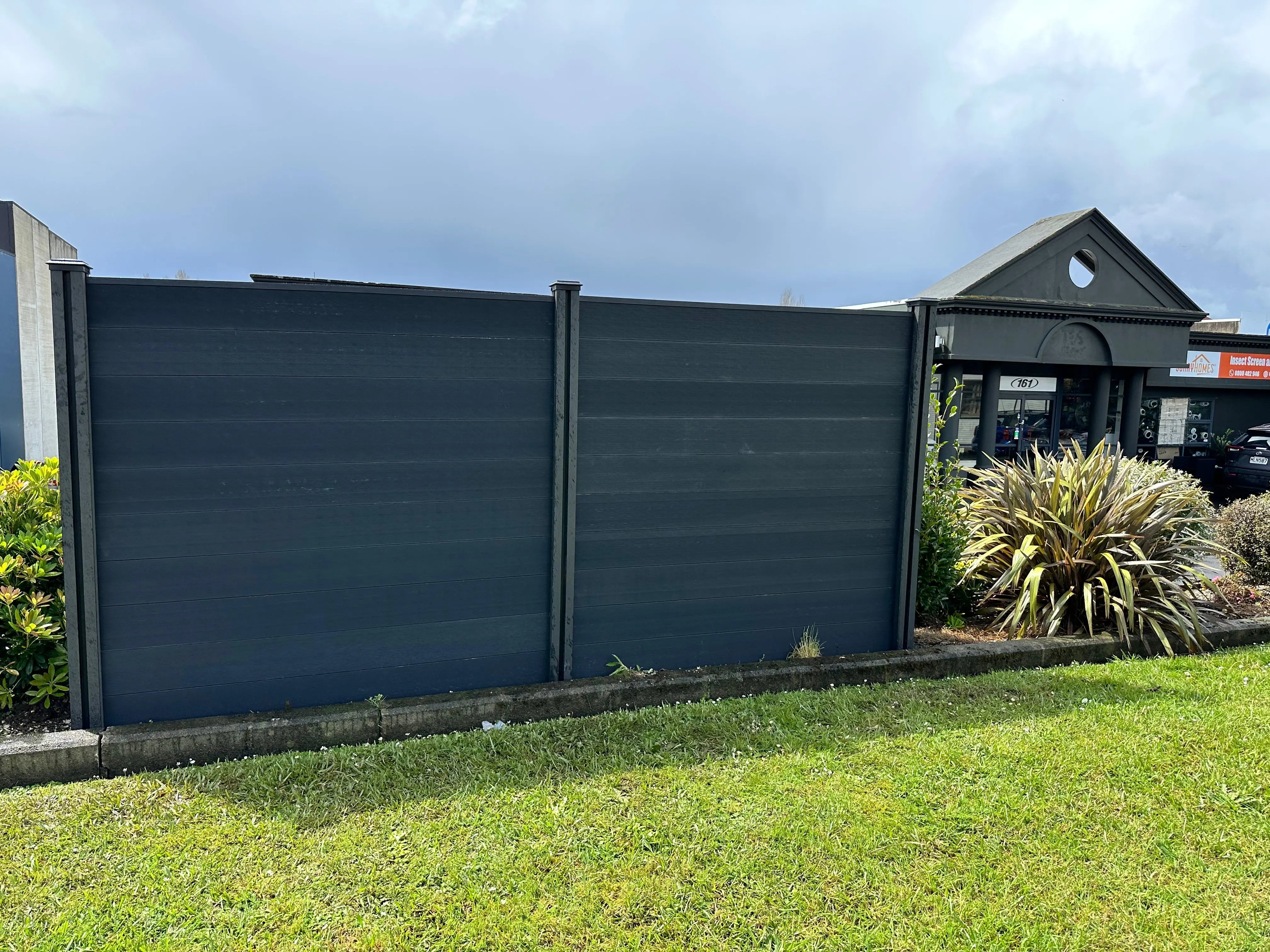 Modern eco Fence Super Outlets