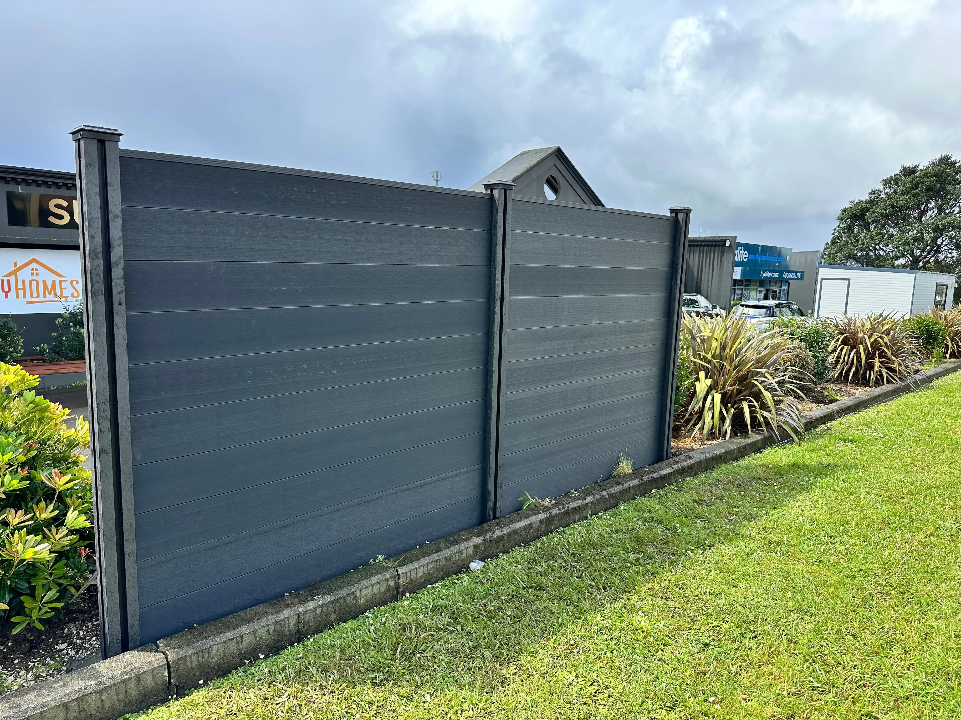 Modern eco Fence Super Outlets