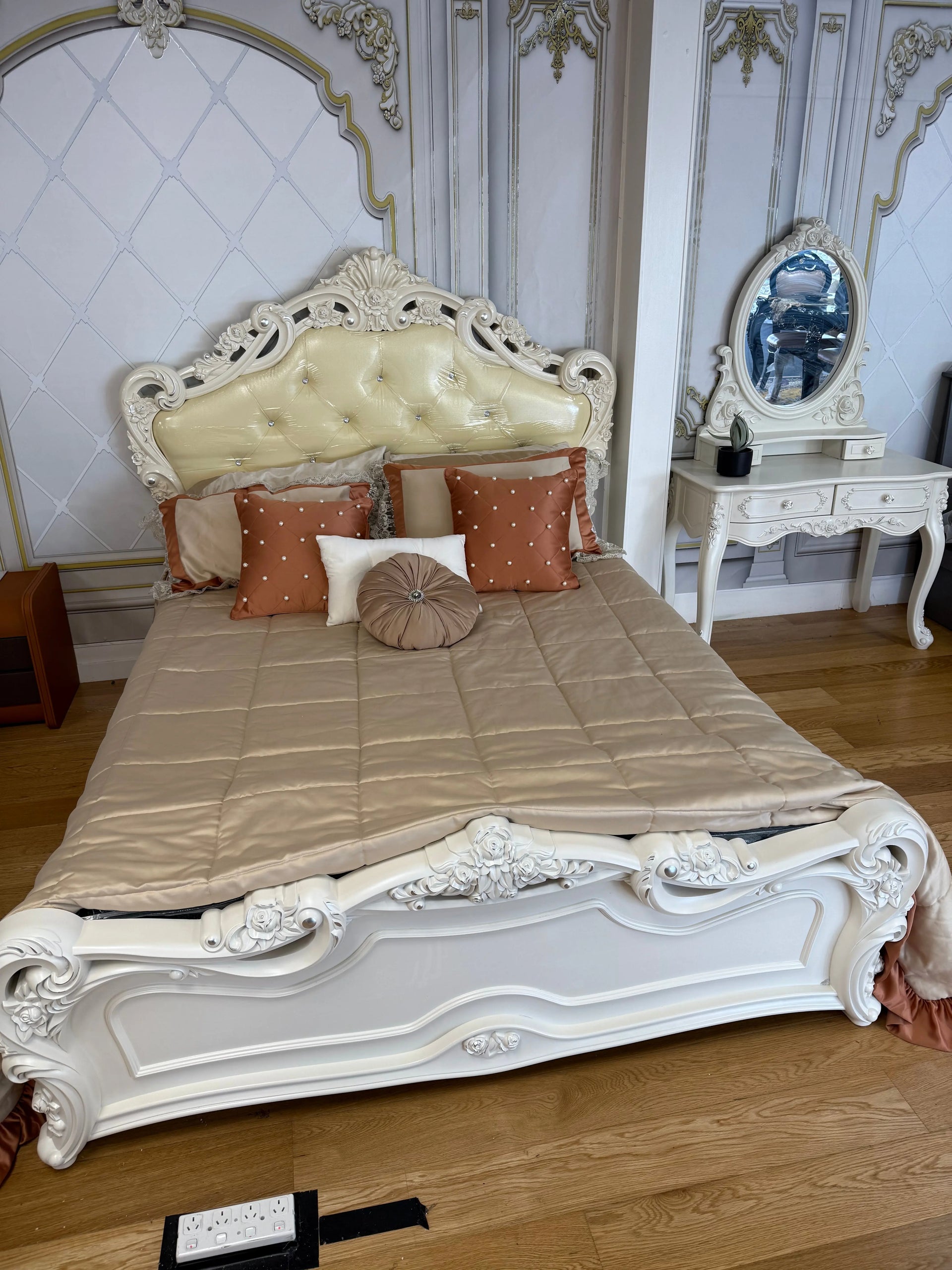 X01 Carved Bed Footboard 7 Pieces Bedroom Set Heyday furniture