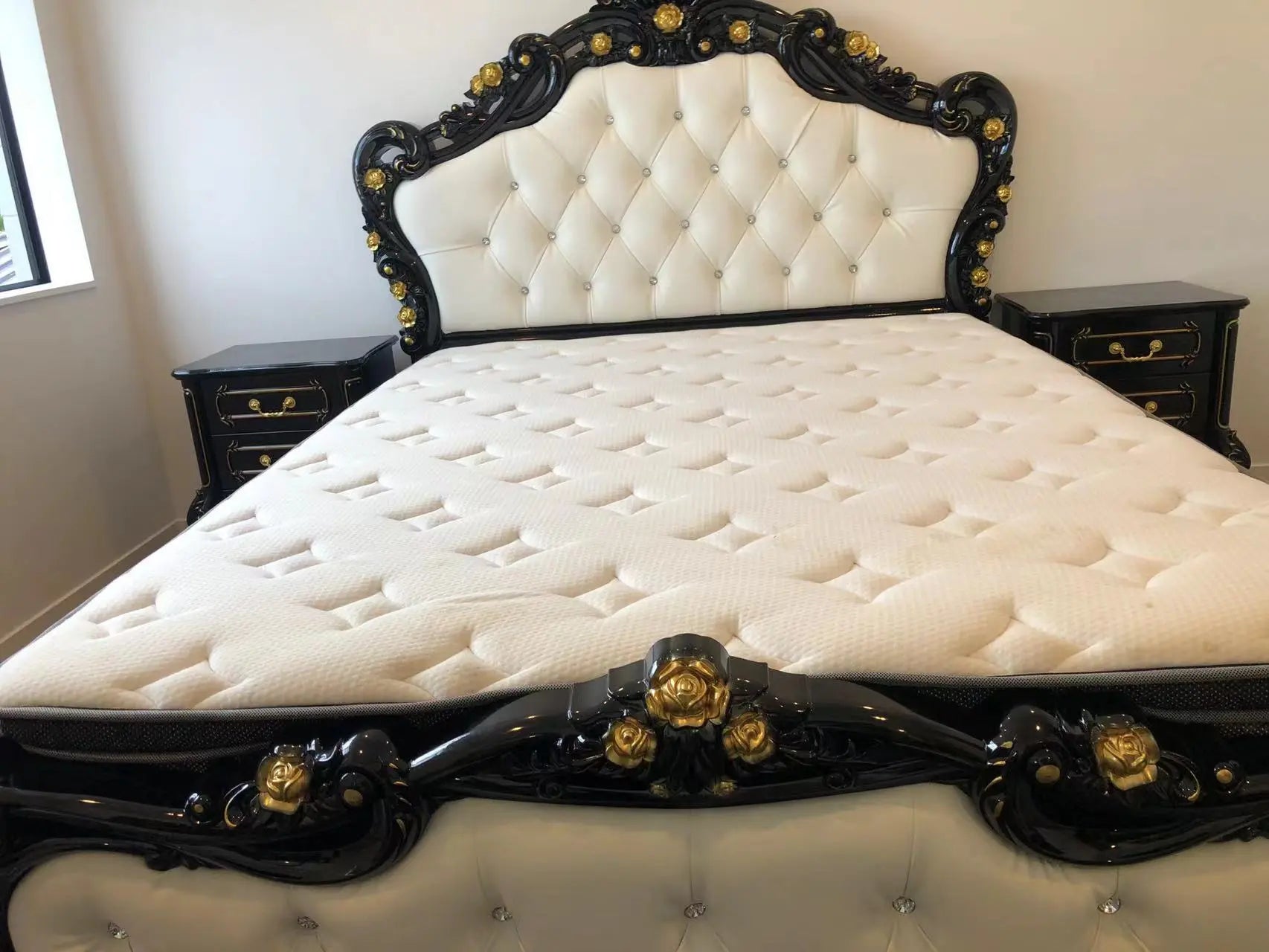 X01 European Luxurious Cream Black/White Tufted Rococo 7 Pieces Bedroom Set Heyday furniture