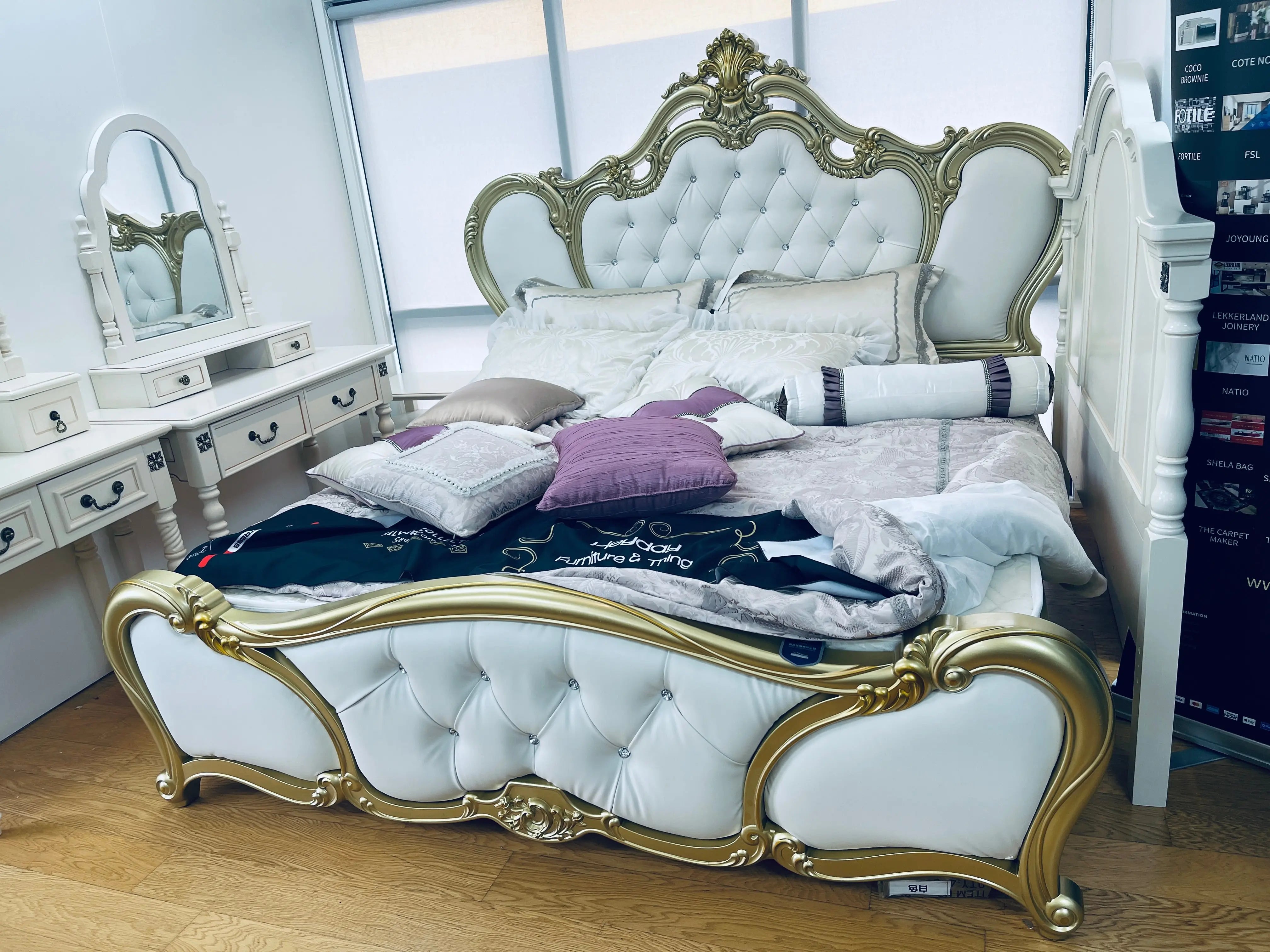 3038 Vintage White/Gold Cham/Gold frame Bedroom Set - Super Outlets
