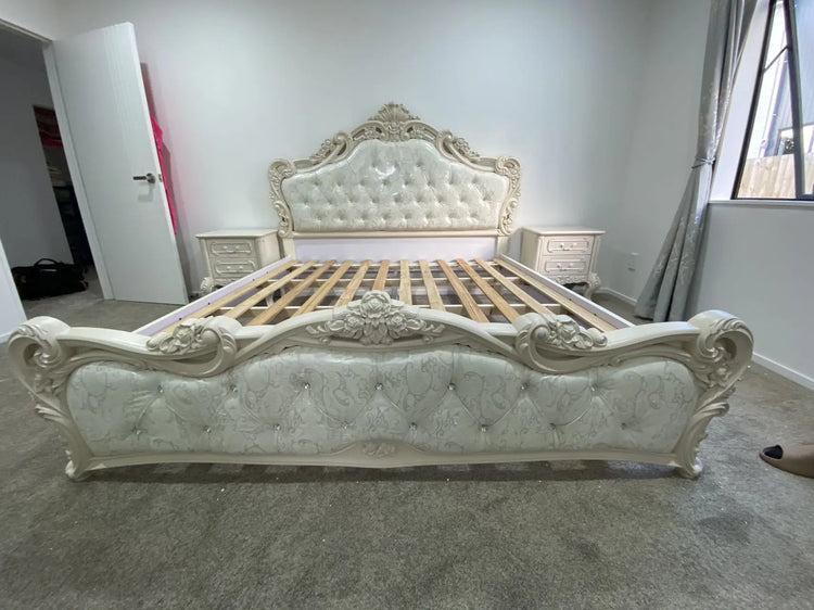 X15 Luxury Vintage White frame/White Leather Royal Bed - Super Outlets